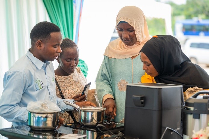 Participants visiting INTERFINi booth to learn abput clean energy for cooking.